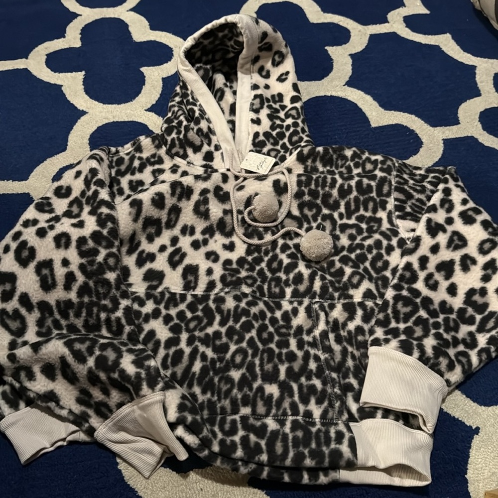 2076. Free People With Love Sweatshirt - Picture 5 of 5
